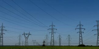 Transelectrica: Consumul de energie al românilor a fost cu aproximativ 300 MW mai mic decât prognozat, în orele de vârf.
