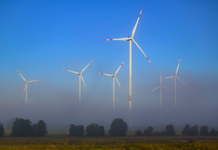 Vântul a scos temporar România din criza energetică: exporturi la vârful serii, iar dimineața eolienele contribuie cu 37% la producție.