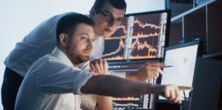 Brokerii cresc cu o treime, în timp ce băncile reduc personal și sucursale Brokerii cresc cu o treime, în timp ce băncile reduc personal și sucursale
