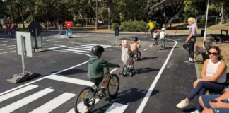 Copiii învață să meargă pe bicicletă în Parcul Copiilor. Cursuri pe noul poligon, miercuri Copiii învață să meargă pe bicicletă în Parcul Copiilor. Cursuri pe noul poligon, miercuri