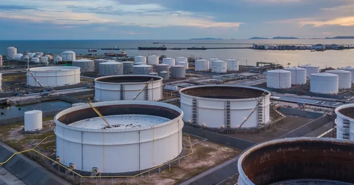 Cu cât ar putea crește prețul carburanților din cauza grevei de la Terminal Oil?
