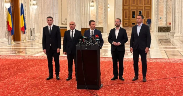 Fitch: România riscă retrogradarea la junk dacă criza politică se prelungește Fitch: România riscă retrogradarea la junk dacă criza politică se prelungește