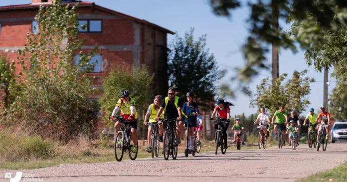 Pedalăm prin vestul țării: comunitățile se alătură la „Marea Pedalare”