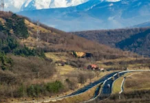 Premieră în infrastructura din România: primul tunel forat de autostradă este gata Premieră în infrastructura din România: primul tunel forat de autostradă este gata