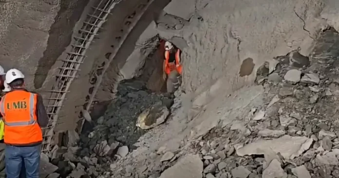 Presa maghiară urmărește lucrările de pe A1, autostrada care leagă România de Ungaria Presa maghiară urmărește lucrările de pe A1, autostrada care leagă România de Ungaria