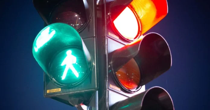 SDM cumpără 400 de semafoare LED pentru Timișoara. Licitație de 160.000 de euro SDM cumpără 400 de semafoare LED pentru Timișoara. Licitație de 160.000 de euro