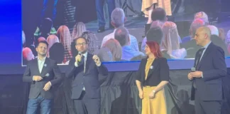 VIDEO. Dominic Fritz prezintă echipa care va asigura conducerea primăriei după plecarea sa VIDEO. Dominic Fritz prezintă echipa care va asigura conducerea primăriei după plecarea sa