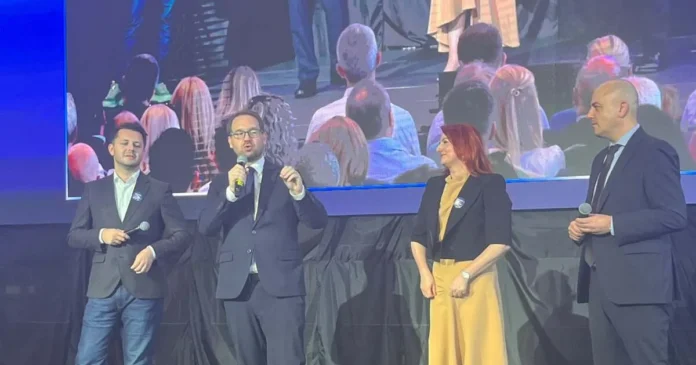 VIDEO. Dominic Fritz prezintă echipa care va asigura conducerea primăriei după plecarea sa VIDEO. Dominic Fritz prezintă echipa care va asigura conducerea primăriei după plecarea sa