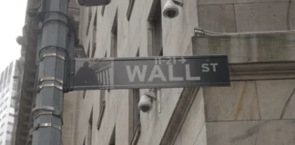 Wall Street închide pe minus din cauza petrolului scump și a randamentelor de 5% Wall Street închide pe minus din cauza petrolului scump și a randamentelor de 5%