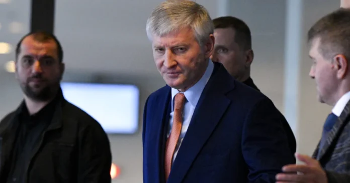 Ahmetov închide o fabrică în România: 200 de concedieri din cauza războiului
