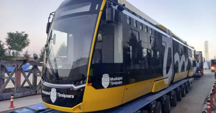 Al doilea tramvai scurt a ajuns la Timișoara pentru linia 7; urmează încă 8 Al doilea tramvai scurt a ajuns la Timișoara pentru linia 7; urmează încă 8