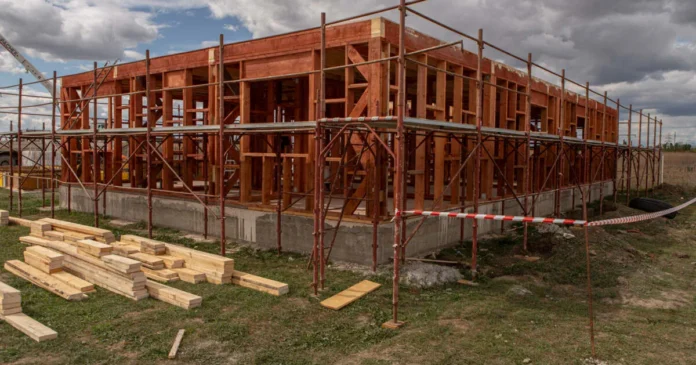 Auchan sprijină construirea a 10 locuințe împreună cu Habitat for Humanity Auchan sprijină construirea a 10 locuințe împreună cu Habitat for Humanity