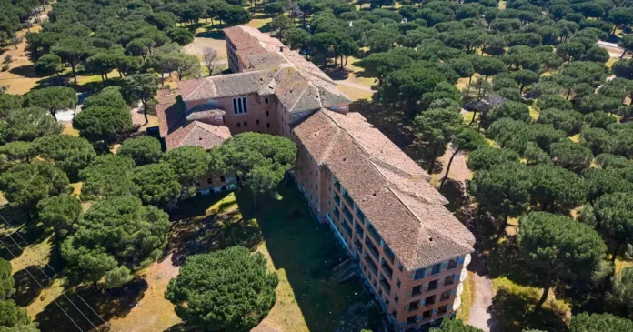 Birocrație incredibilă. Hotel vândut cu 2 milioane €, folosit de foștii proprietari Birocrație incredibilă. Hotel vândut cu 2 milioane €, folosit de foștii proprietari