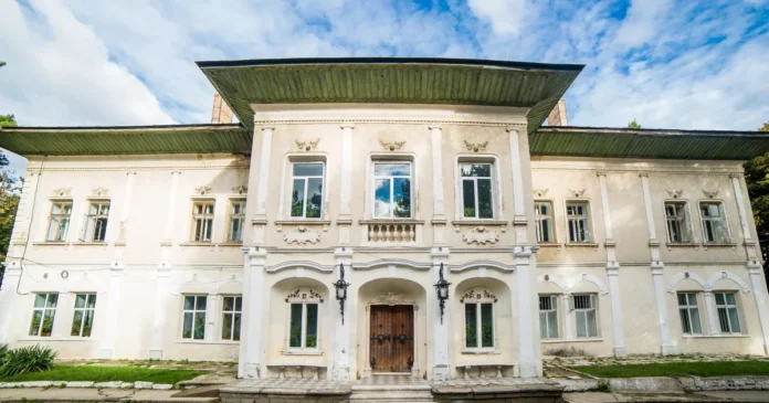 Castel vechi de 300 de ani, vândut cu 750.000 de euro