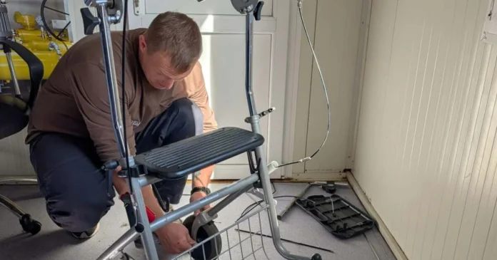 Deținut din Timiș repară gratuit scaune rulante pentru persoanele cu dizabilități Deținut din Timiș repară gratuit scaune rulante pentru persoanele cu dizabilități