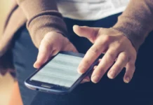 Escrocii fură date prin reclame false și documente pe WhatsApp Escrocii fură date prin reclame false și documente pe WhatsApp
