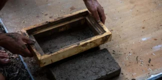 Expoziție despre tehnicile tradiționale de construcție cu pământ, la UVT Art Center Expoziție despre tehnicile tradiționale de construcție cu pământ, la UVT Art Center