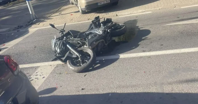 Motociclist rănit după ce a fost lovit de o mașină pe strada Ciprian Porumbescu Motociclist rănit după ce a fost lovit de o mașină pe strada Ciprian Porumbescu