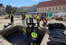 Piața Traian prinde contur. Sistem special sub pavaj pentru rădăcinile arborilor Piața Traian prinde contur. Sistem special sub pavaj pentru rădăcinile arborilor