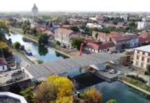 Podul Muncii, aproape de etapa următoare. Tablierul metalic peste Bega, montat complet Podul Muncii, aproape de etapa următoare. Tablierul metalic peste Bega, montat complet