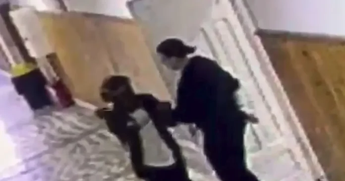 Profesoara înjunghiată în Bistrița, operată de urgență. Agresorul, la Psihiatrie