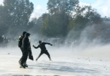 Protestele violente din Franța afectează Bursa pariziană. Acțiunile franceze scad Protestele violente din Franța afectează Bursa pariziană. Acțiunile franceze scad
