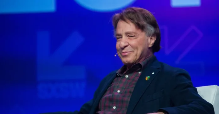 Ray Kurzweil: oamenii se vor contopi cu inteligența artificială în 2045 Ray Kurzweil: oamenii se vor contopi cu inteligența artificială în 2045