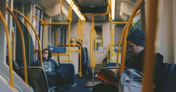 Scandal la stațiile de autobuz din Timiș. Acuzații de dublă măsură între CJ și Prefectură