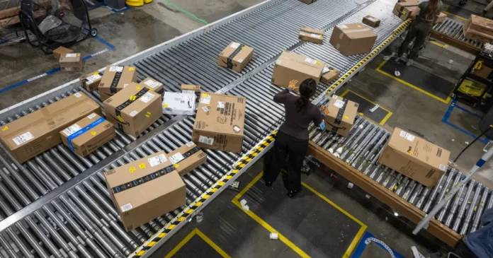 Taxa de 25 de lei pe coletele Temu, Shein și AliExpress dispare. UE pune două taxe noi Taxa de 25 de lei pe coletele Temu, Shein și AliExpress dispare. UE pune două taxe noi