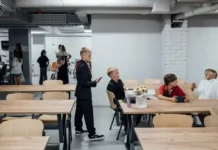 Zelenski a promulgat legea limbilor minoritare. Ungaria cere schimbarea ei Zelenski a promulgat legea limbilor minoritare. Ungaria cere schimbarea ei